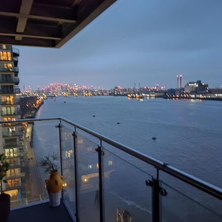 Snuggle Inn - Riverside Apartments - Views Over Looking London River Thames, Close To O2 Arena, London Excel, London City Airport, Thames Clipper- River Boat Service, Woolwich Ferry, Onsite Parking, Twin Room Option Available ภายนอก รูปภาพ