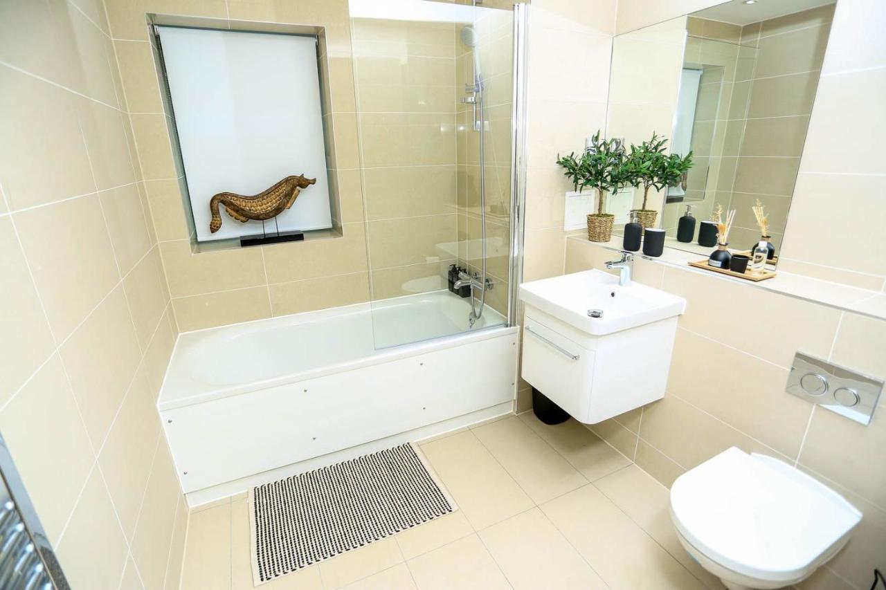 Snuggle Inn - Riverside Apartments - Views Over Looking London River Thames, Close To O2 Arena, London Excel, London City Airport, Thames Clipper- River Boat Service, Woolwich Ferry, Onsite Parking, Twin Room Option Available ภายนอก รูปภาพ