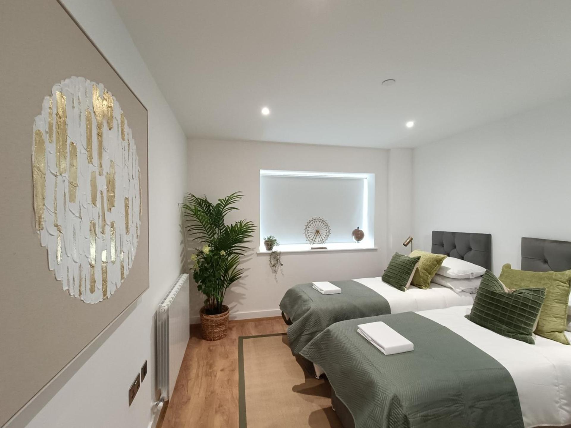 Snuggle Inn - Riverside Apartments - Views Over Looking London River Thames, Close To O2 Arena, London Excel, London City Airport, Thames Clipper- River Boat Service, Woolwich Ferry, Onsite Parking, Twin Room Option Available ภายนอก รูปภาพ